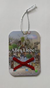 Geschenkanhänger von Ilona Reny "Alles Liebe" abendliche Landschaft mit rotem Schleifchen